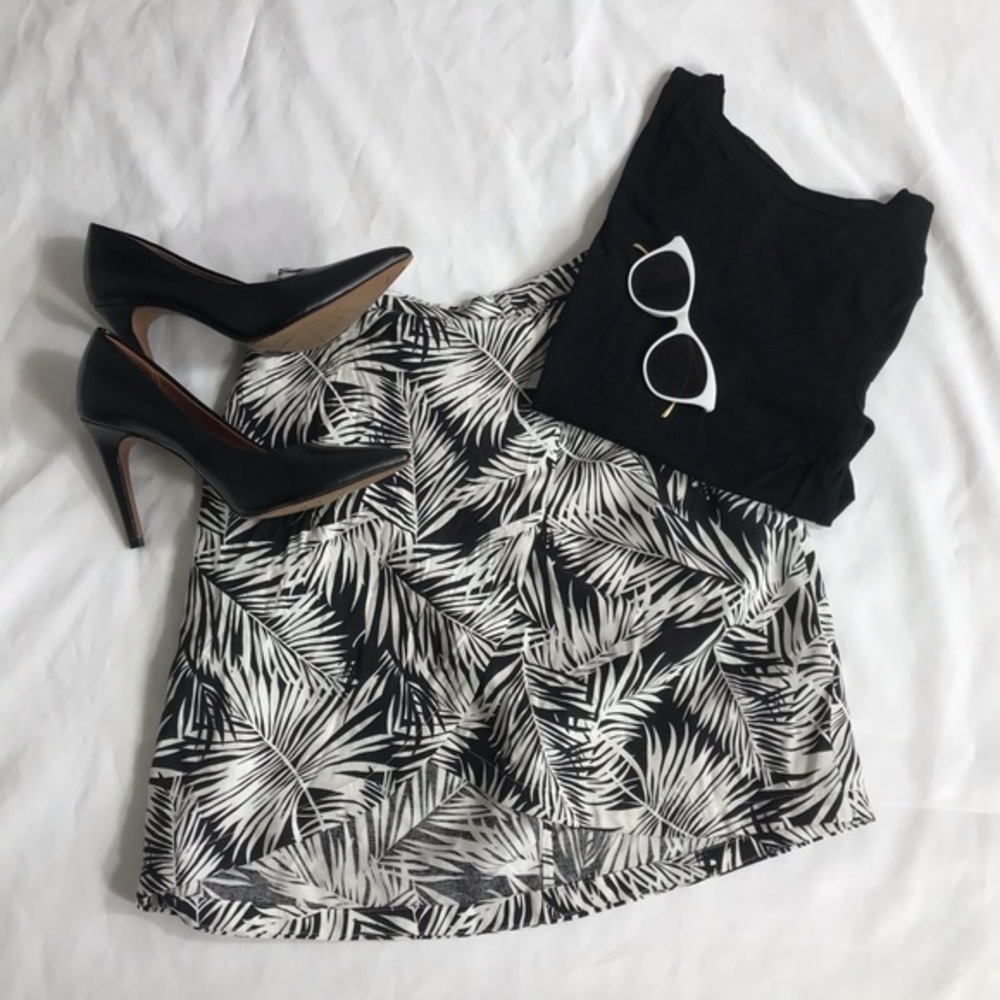 H & M‎ Mini Skirt!! Cute!!!